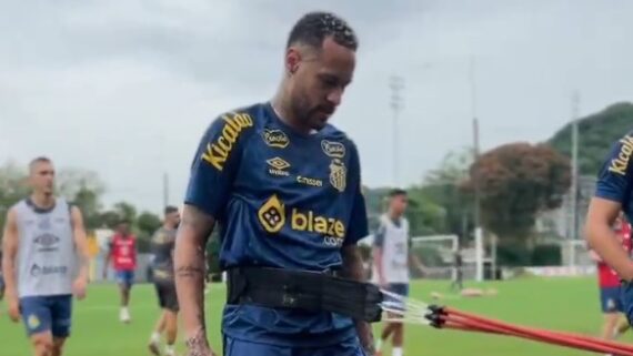 Neymar em treino pelo Santos (foto: Reprodução)