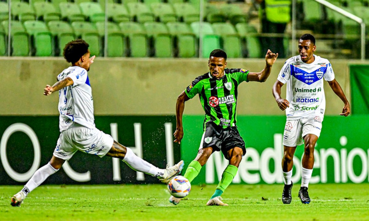 América e Aymorés, em jogo do Mineiro (foto: Mourão Panda/América)