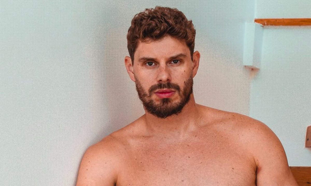 Bruninho em foto sensual nas redes sociais (foto: Reprodução)