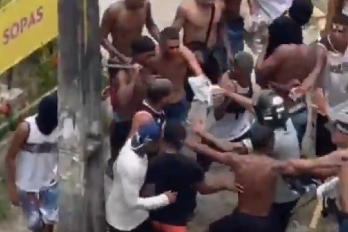 Briga entre torcedores do Sport e Santa Cruz (foto: Reprodução)