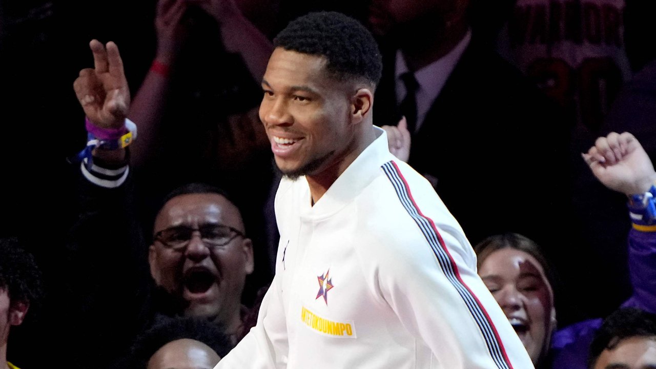 Giannis Antetokounmpo em quadra (foto: Thearon W. Henderson / GETTY IMAGES NORTH AMERICA / Getty Images via AFP)