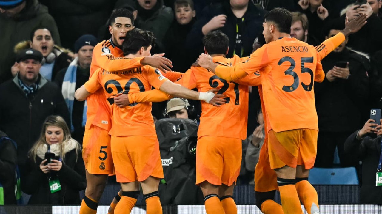 Jogadores do Real na vitória sobre o City (foto: Paul Ellis/AFP)