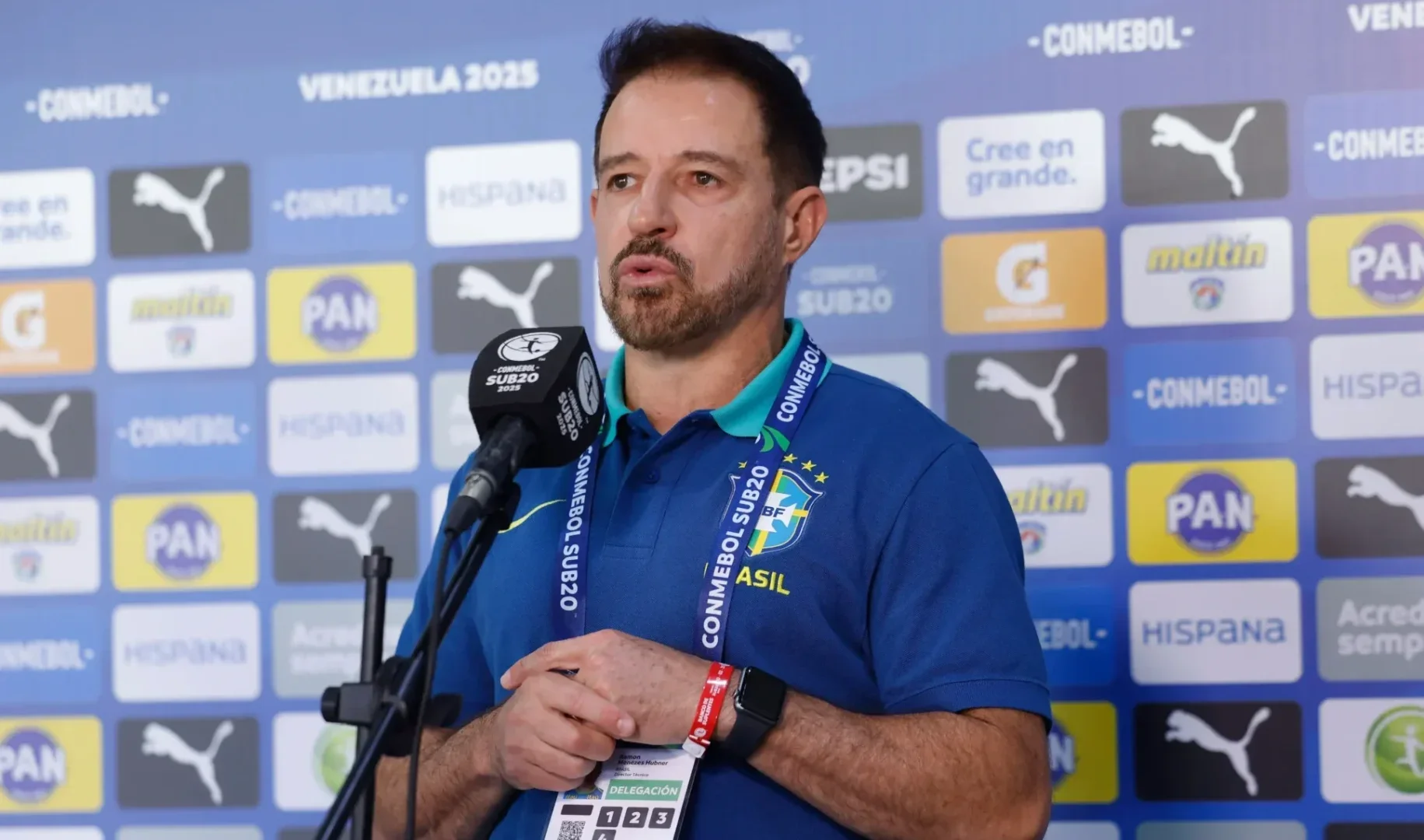 Ramon Menezes falando em frente ao microfone (foto: (Foto: Rafael Ribeiro / CBF))