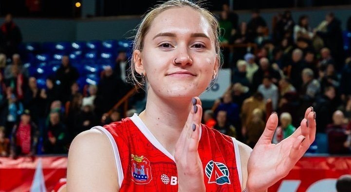 Central russa Yulia Brovkina (foto: Reprodução/Lokomotiv)