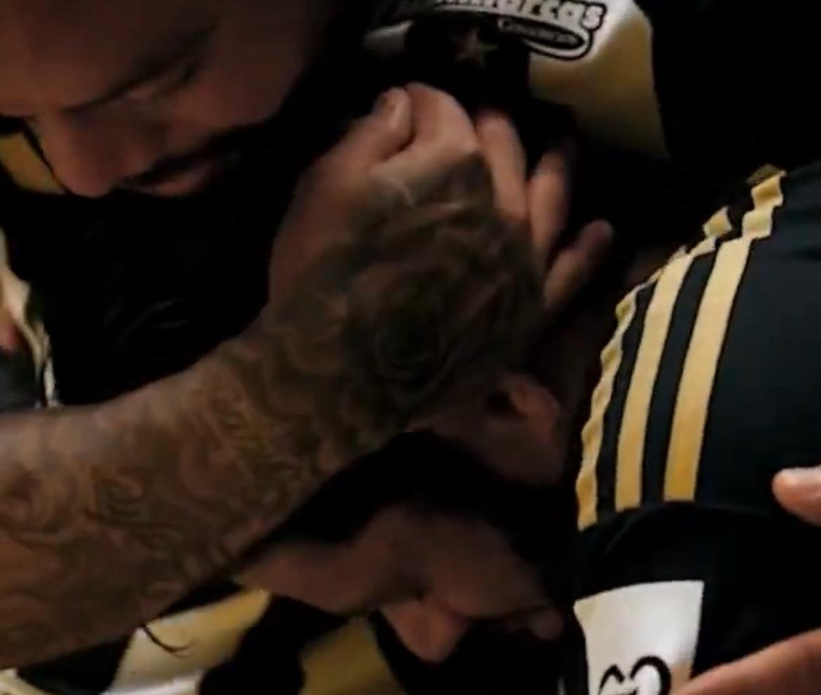 Otávio e Hulk choraram na despedida do volante do Atlético (foto: Reprodução/GaloTV)