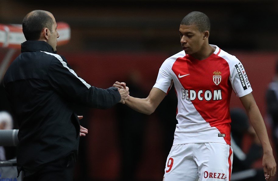 Leonardo Jardim e Kylian Mbappé (foto: AFP / VALERY HACHE)