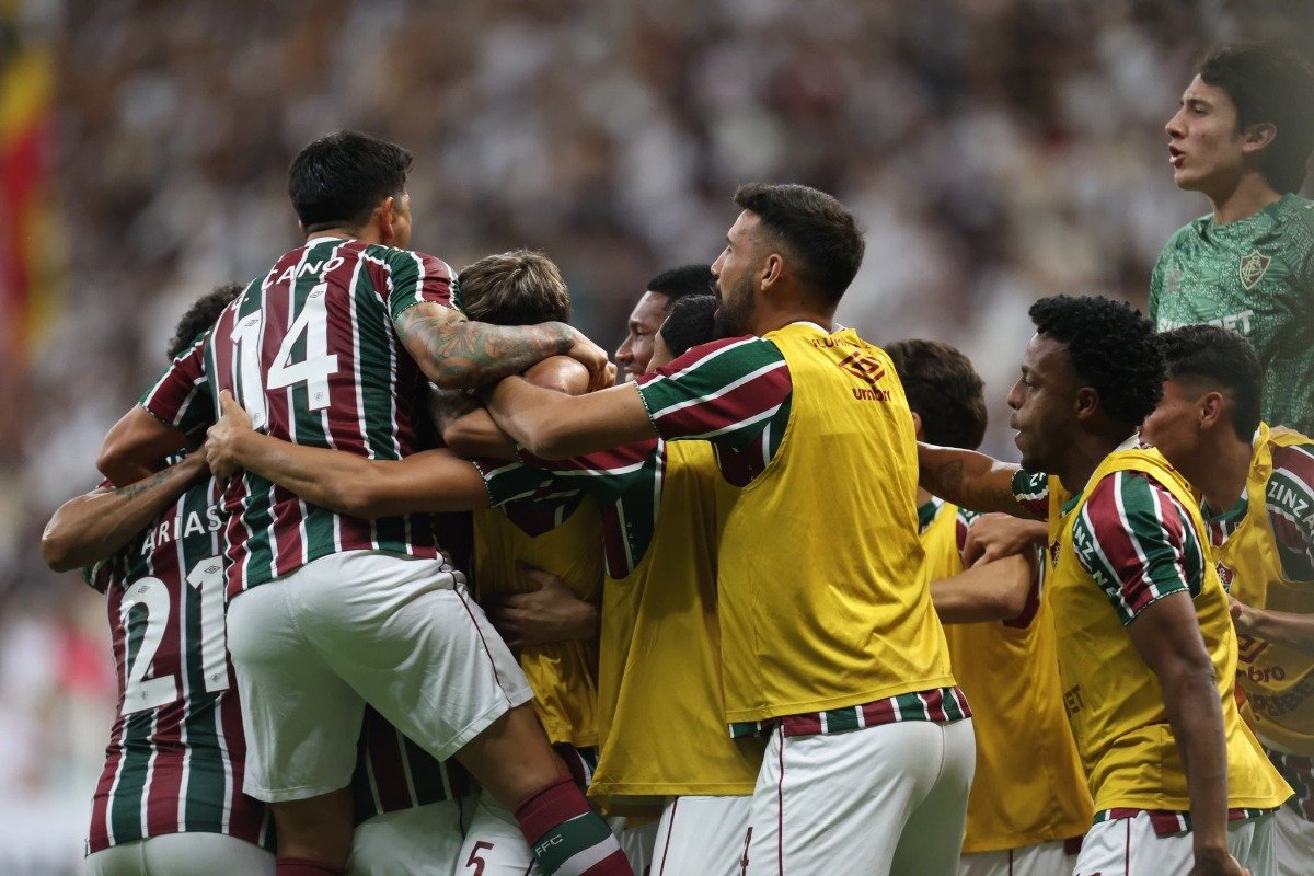 Jogadores do Fluminense comemoram gol contra o Vasco (foto: Divulgação / Fluminense)