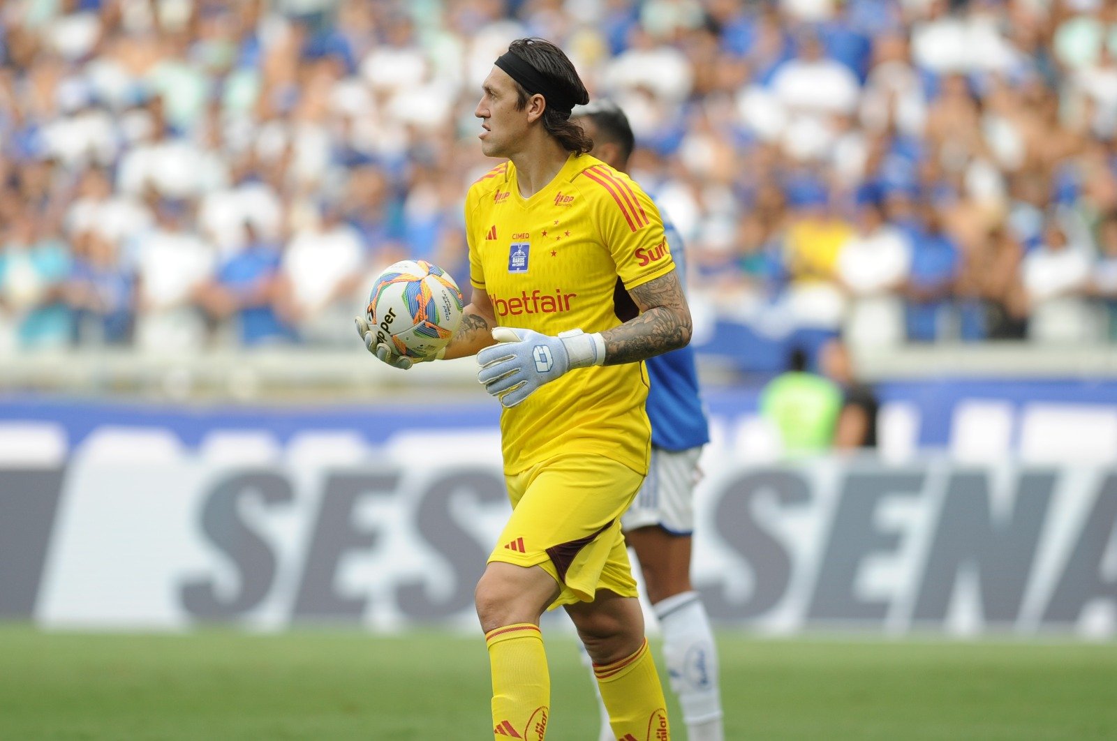 Cássio, goleiro do Cruzeiro, no clássico contra o Atlético pela sétima rodada do Campeonato Mineiro (foto: Alexandre Guzanshe/EM/D.A Press)