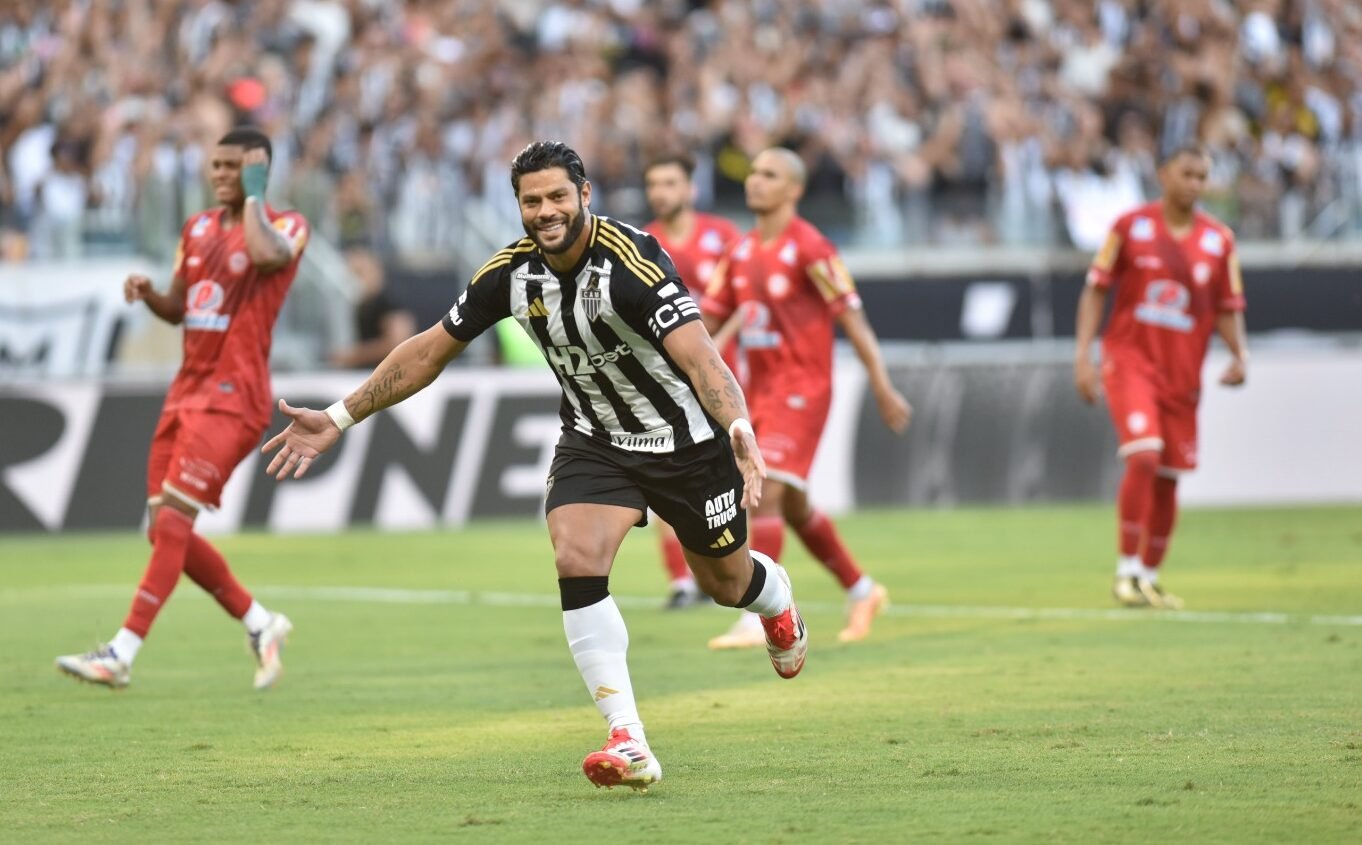 Hulk marcou mais um gol de falta pelo Atlético (foto: Ramon Lisboa/EM D.A Press)