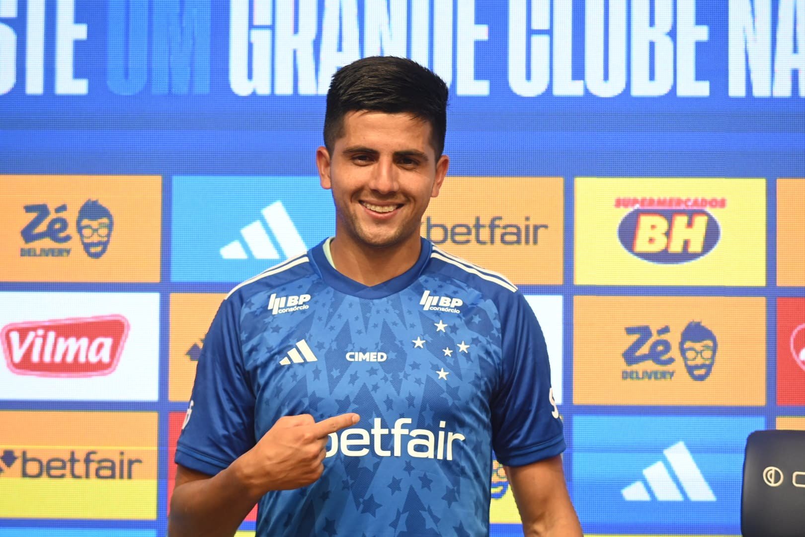 Mateo Gamarra, zagueiro do Cruzeiro, em apresentação na Toca da Raposa II (foto: Leandro Couri/EM/D.A Press)