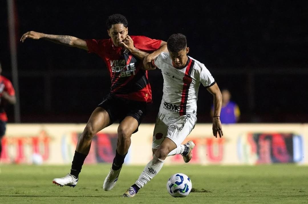 Pouso Alegre e Athletico-PR duelaram no interior de Minas Gerais (foto: Divulgação/Pouso Alegre)