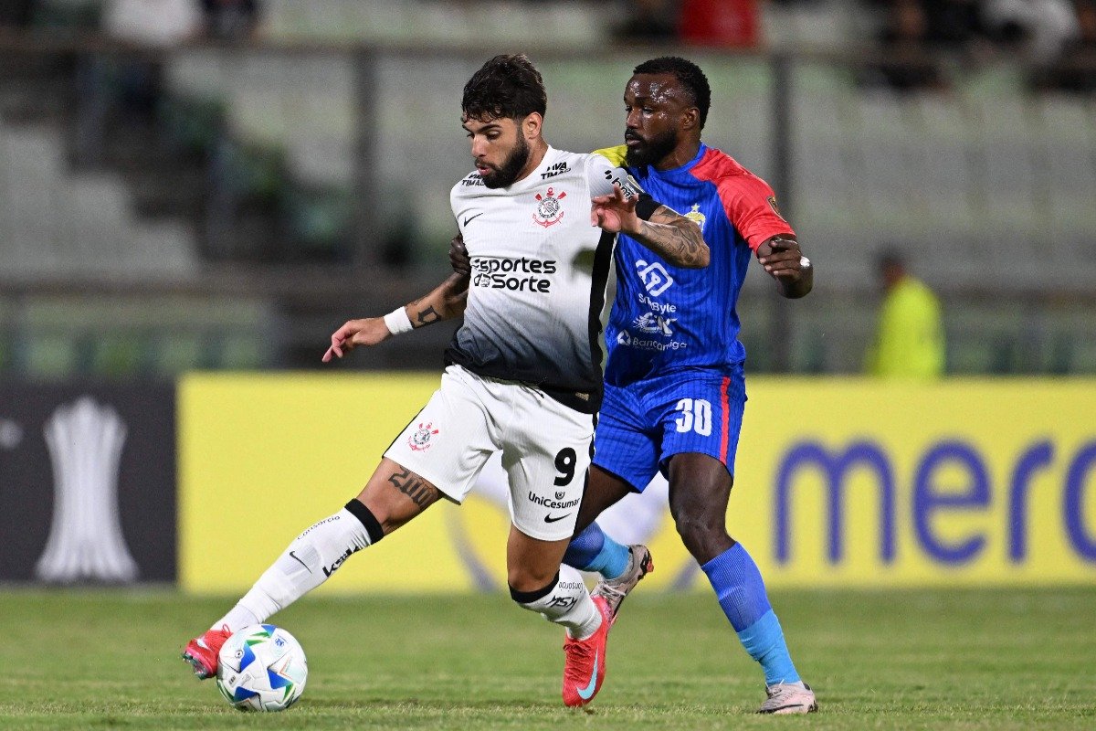 Lance do jogo entre Corinthians e Universidad Central pela Libertadores (foto: Juan BARRETO / AFP)