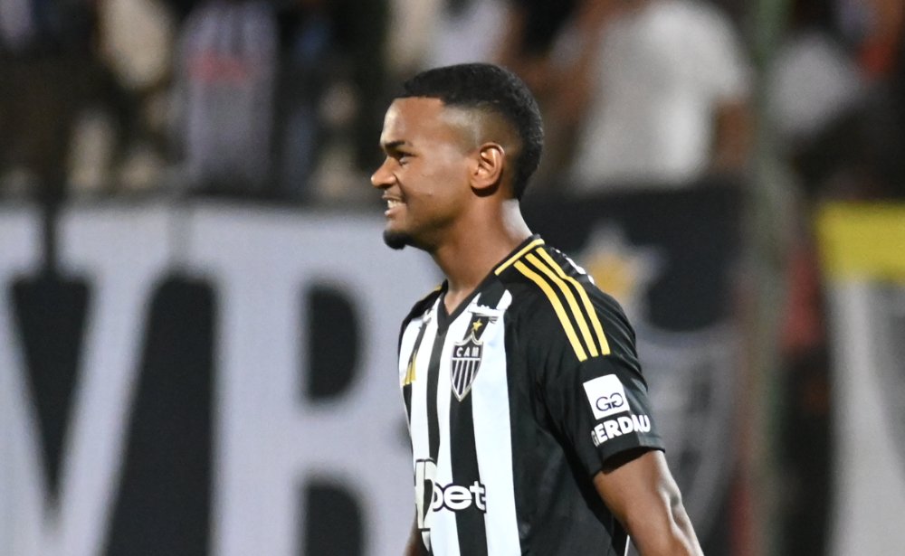 Alisson, atacante do Atlético, durante vitória sobre o Tombense na Arena do Jacaré, em Sete Lagoas (foto: Leandro Couri/EM/DA.Press)