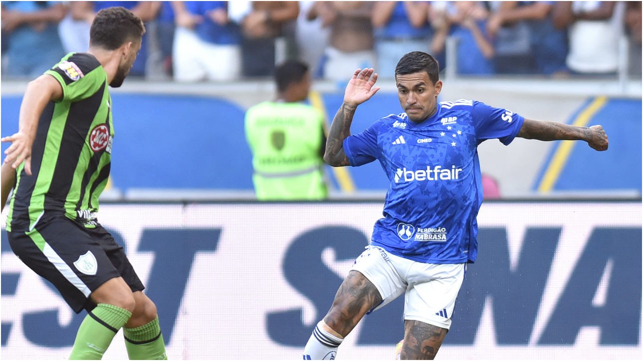 Dudu, atacante do Cruzeiro, em jogo com América (foto: Ramon Lisboa/EM/D.A Press)