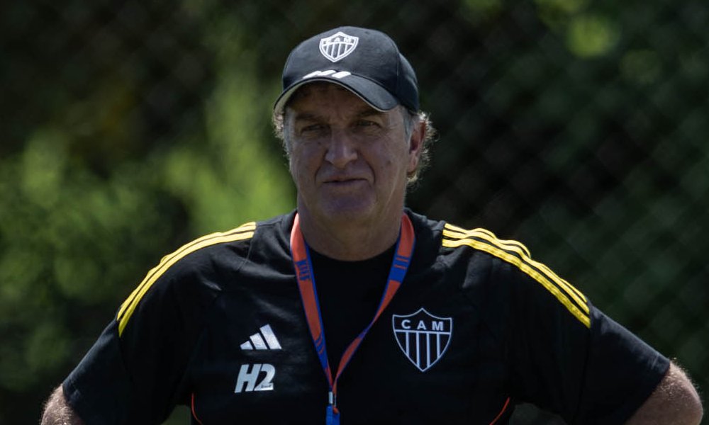 Cuca em treino do Atlético (foto: Pedro Souza / Atlético)