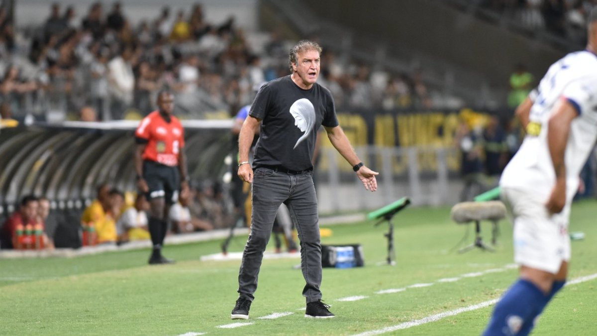 Cuca durante vitória do Atlético por 3 a 0 sobre o Itabirito, nessa quarta-feira (12/2), no Mineirão (foto: Ramon Lisboa/EM/D.A Press)