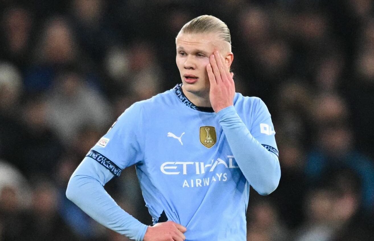 Halaand, do Manchester City com a mão no rosto (foto: Oli Scarff / AFP)