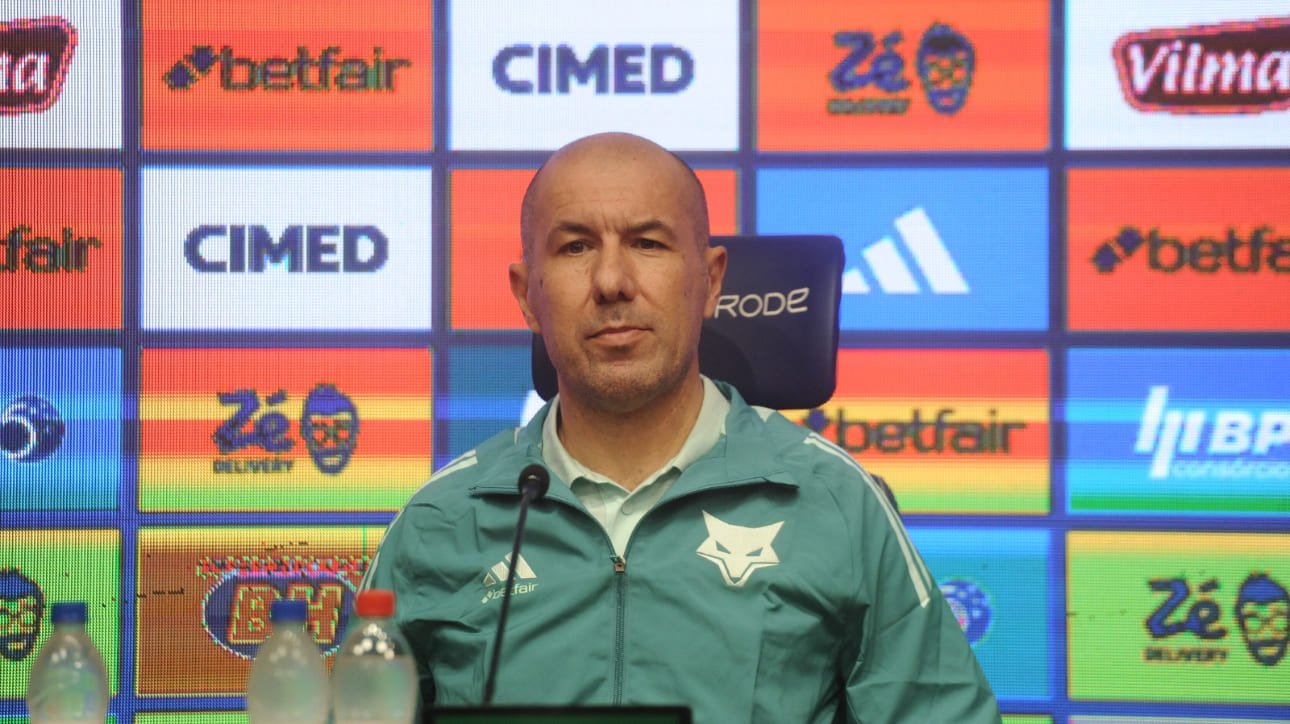 Leonardo Jardim, técnico do Cruzeiro, em apresentação (foto: Alexandre Guzanshe/EM/D.A Press)