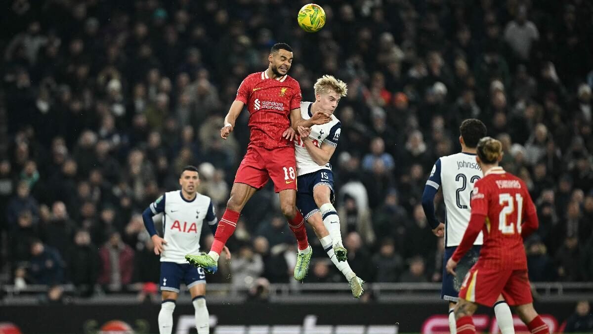 Liverpool e Tottenham se enfrentam pela volta das semifinais da Copa da Liga Inglesa (foto: JUSTIN TALLIS/AFP)