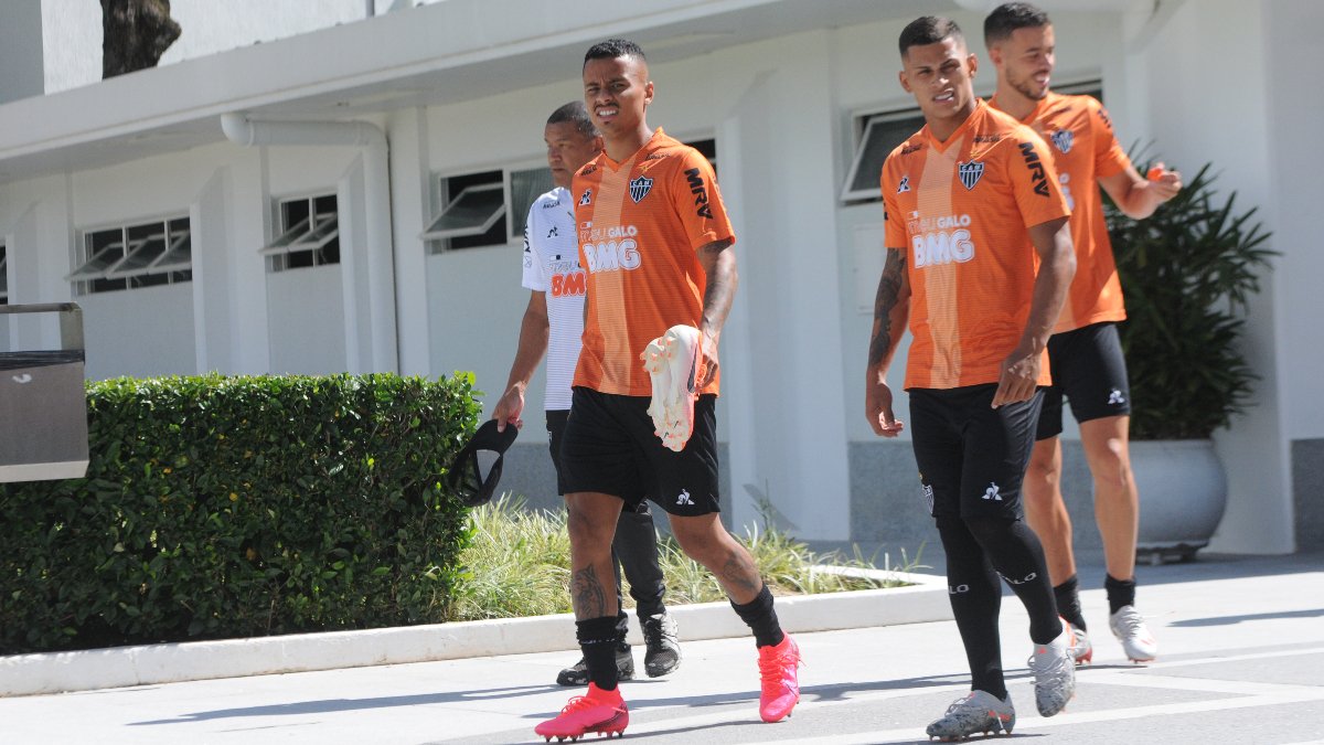 Maílton (à direita) durante treino do Atlético na Cidade do Galo (foto: Juarez Rodrigues/EM/D.A Press)