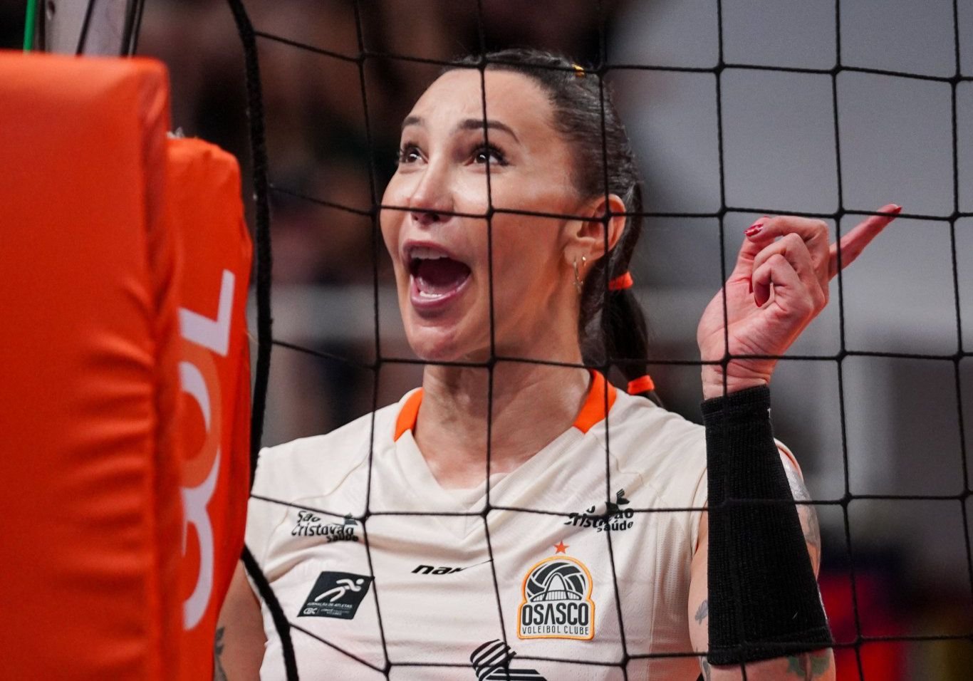 Tifanny Abreu, oposta do Osasco, em quadra (foto: Carol Fotografia/Osasco/Divulgação)