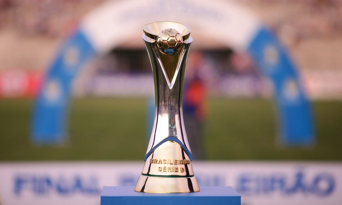 Troféu da Série D do Campeonato Brasileiro (foto: Lucas Figueiredo/CBF)
