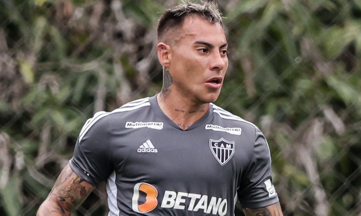 Eduardo Vargas em treino do Atlético (foto: Pedro Souza/Atlético)