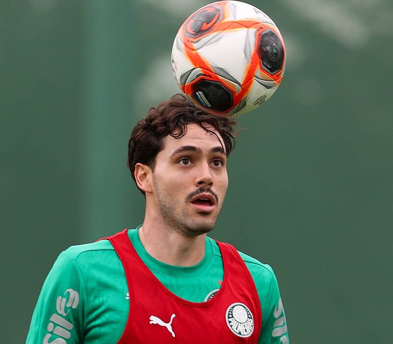 Maurício, do Palmeiras olhando para a bola (foto: Cesar Greco/Palmeiras)