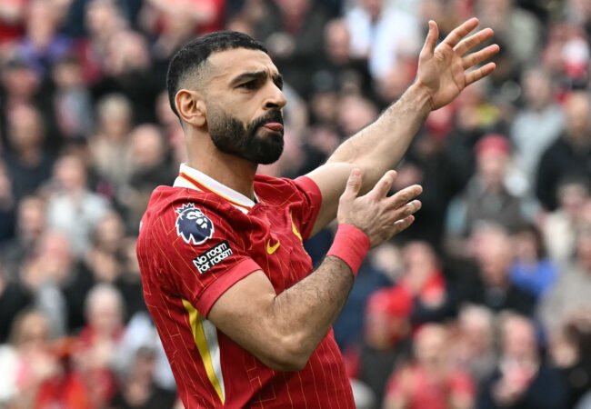 Salah marcou dois gols de pênalti na vitória do Liverpool sobre o Southampton (foto: Paul ELLIS / AFP)