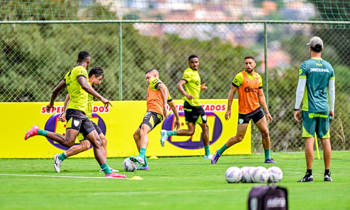 América em treino no CT (foto: Mourão Panda/América)