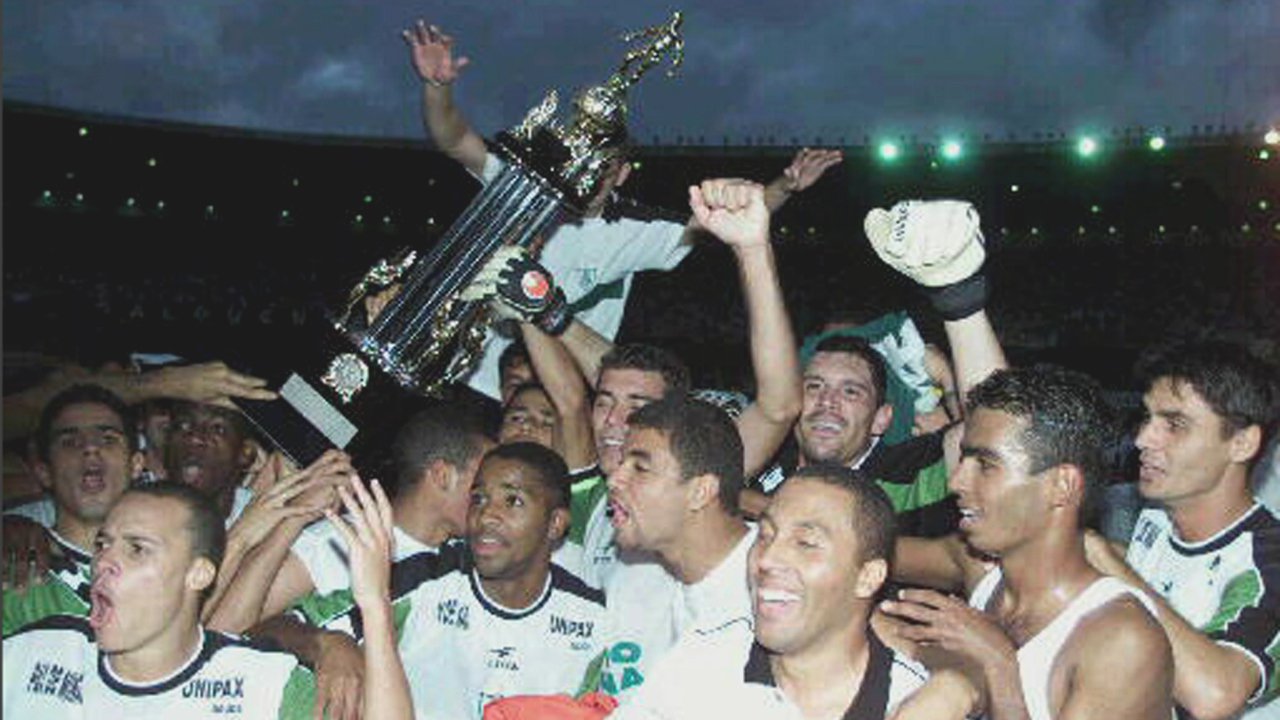 Time do América na conquista do Campeonato Mineiro de 2001 sobre o Atlético no Mineirão (foto: Marcos Michelin/EM/D.A Press)