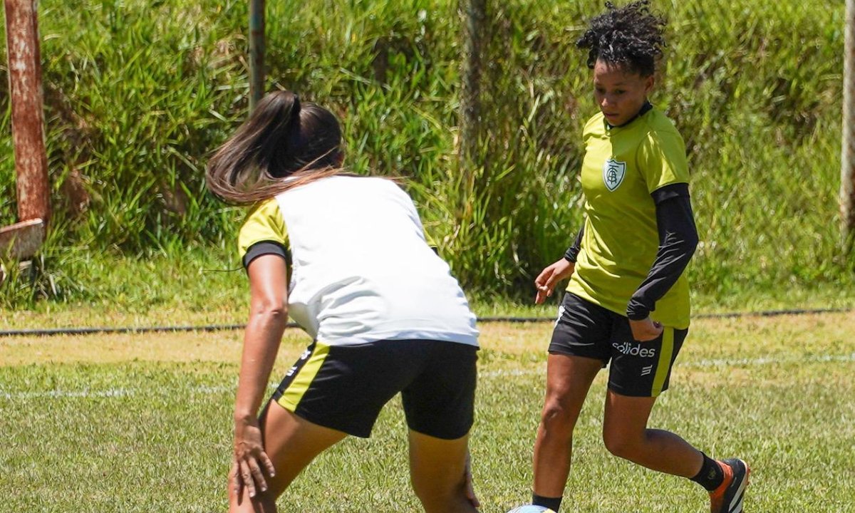 Time feminino do América em treino (foto: Marco Ferraz/América)