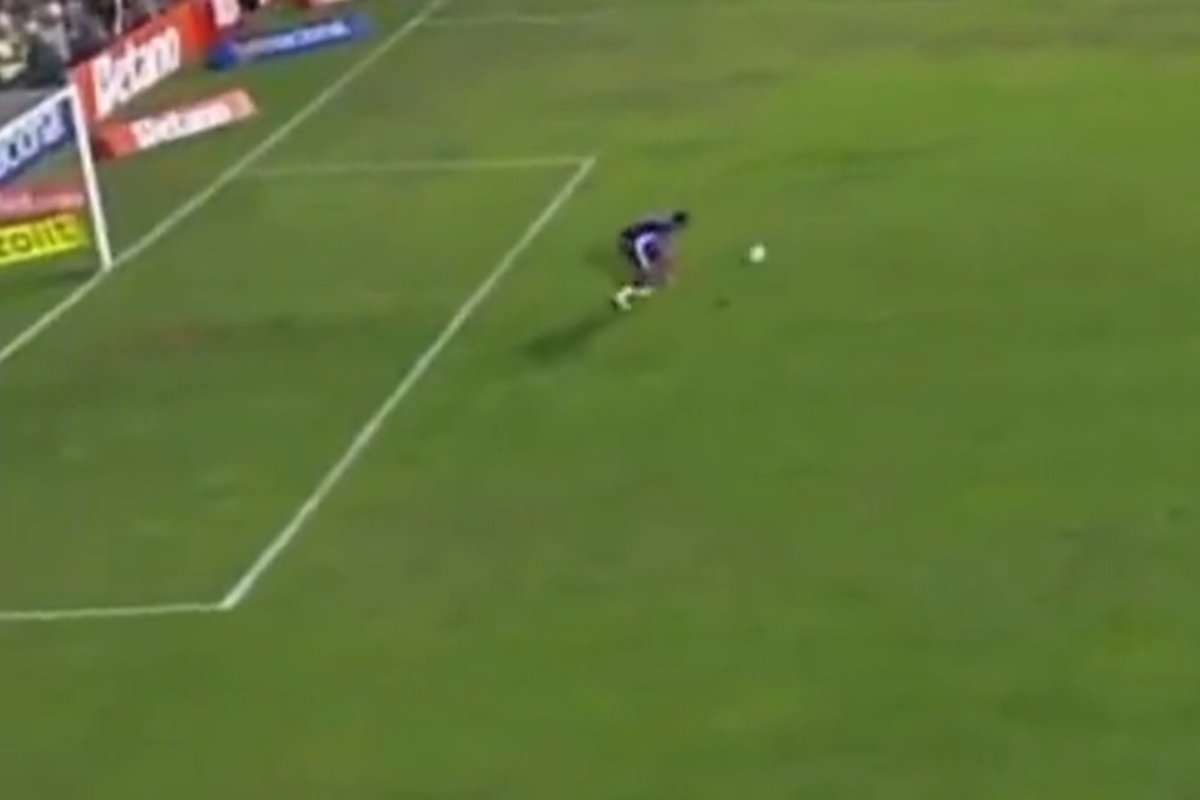 Goleiro do Athletic falhou em gol do Grêmio pela Copa do Brasil (foto: Reprodução / Prime Video)