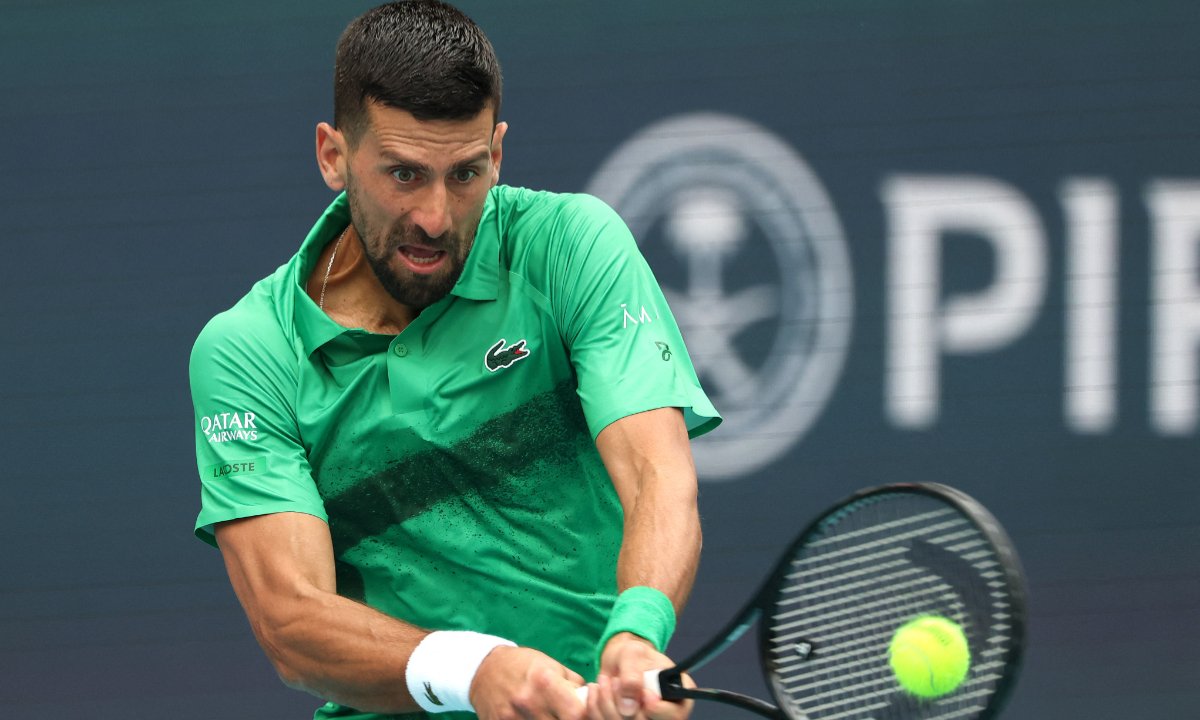Djokovic em ação no Miami Open (foto: AFP)