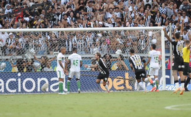 Lyanco comemorou gol pelo Atlético no jogo de ida da final do Mineiro - (foto: Alexandre Guzanshe/EM/D.A Press)