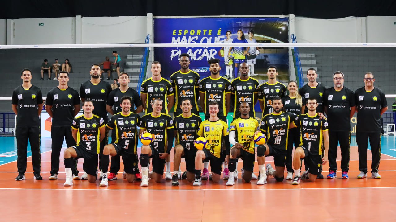 Time masculino de vôlei do Praia Clube no UTC (foto: Cacau Souza/ @cacausouzafotos)