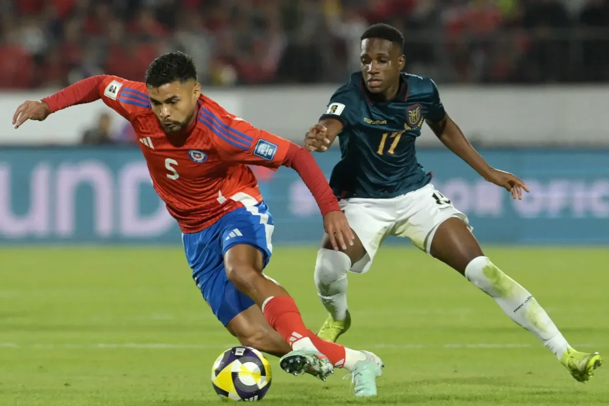 Chile e Equador duelaram em Santiago (foto: Rodrigo ARANGUA / AFP)