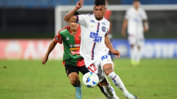 Lance do jogo entre Boston River e Bahia pela Copa Libertadores (foto: DANTE FERNANDEZ / AFP)