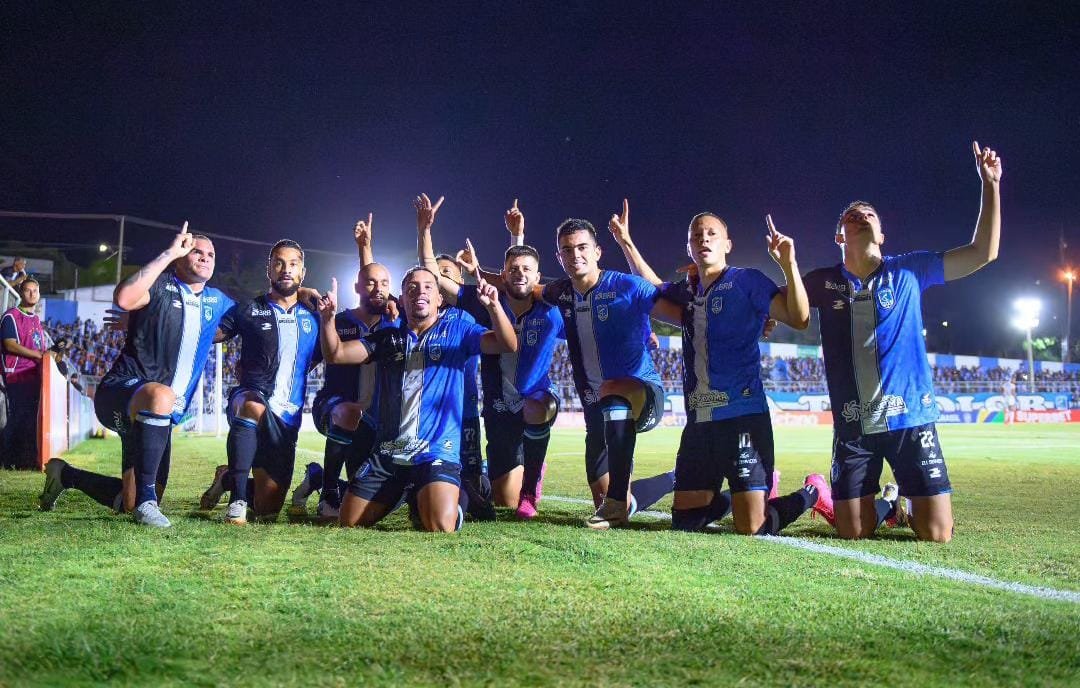 Jogadores do Capital celebram classificação na Copa do Brasil (foto: Reprodução/Instagram/06_robert)