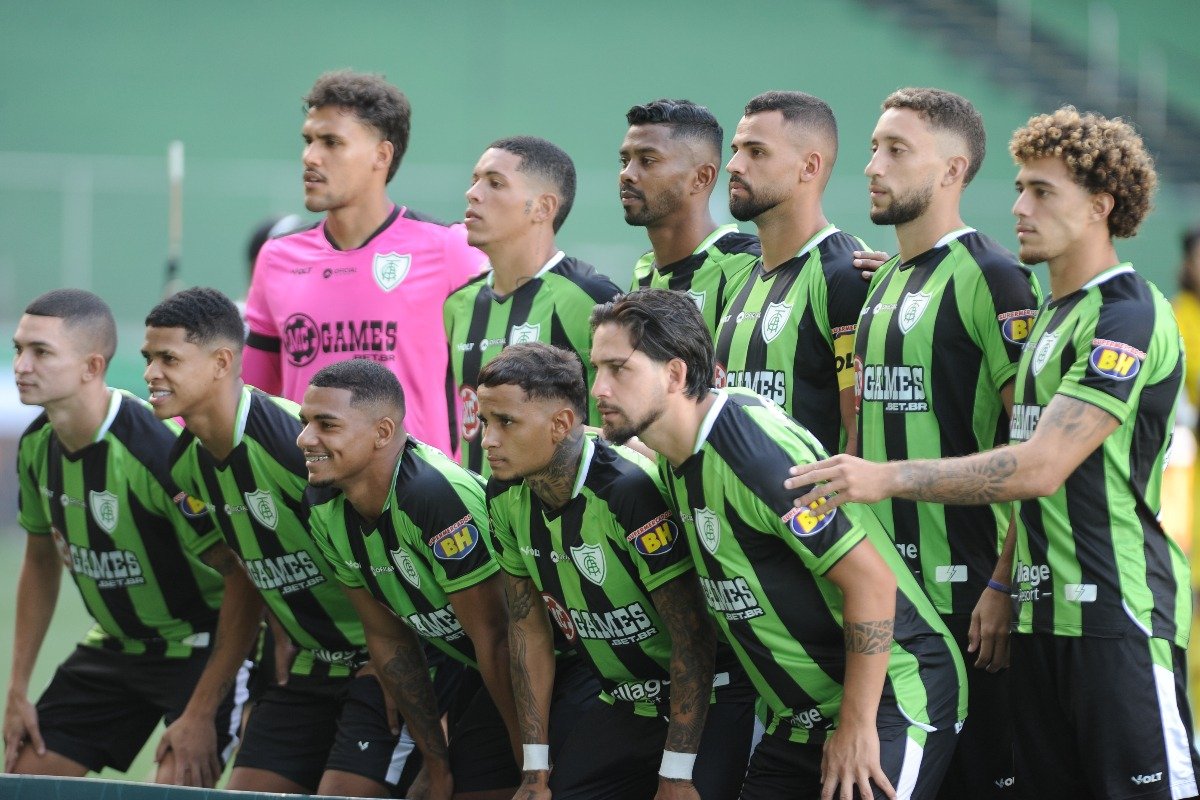 Jogadores do América no Independência (foto: Alexandre Guzanshe/EM/D.A. Press)