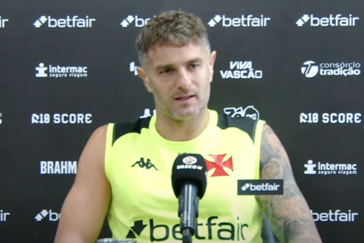Atacante do Vasco, Vegetti em entrevista coletiva (foto: Reprodução)