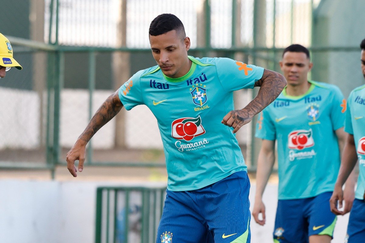Guilherme Arana, lateral do Atlético, durante treino da Seleção Brasileira (foto: Rafael Ribeiro/CBF)