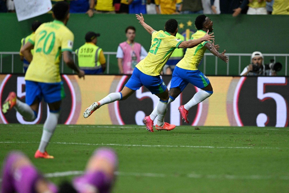 Comemoração do gol do Brasil sobre a Colômbia (foto: EVARISTO SA / AFP)