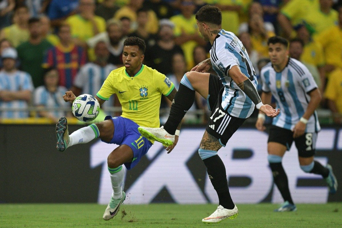 Lance de Brasil x Argentina pelas Eliminatórias (foto: Daniel RAMALHO / AFP)