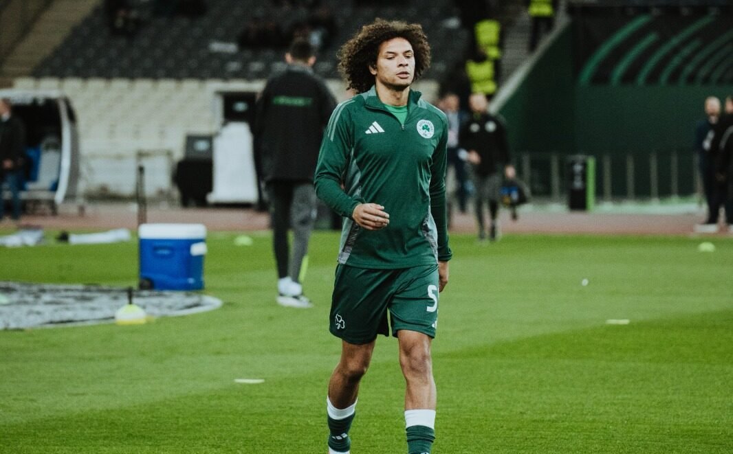 William Arão caminhando em campo (foto: Divulgação/Panathinaikos)