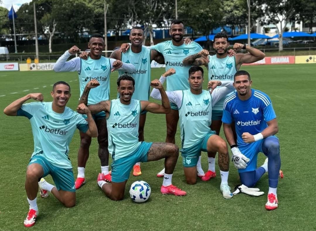 Time Cruzeiro que venceu rachão e 'zoou' Gabigol na Toca 2 (foto: Reprodução)