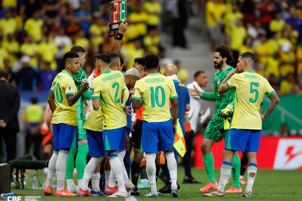 Jogadores do Brasil em partida das Eliminatórias (foto: Rafael Ribeiro/CBF)