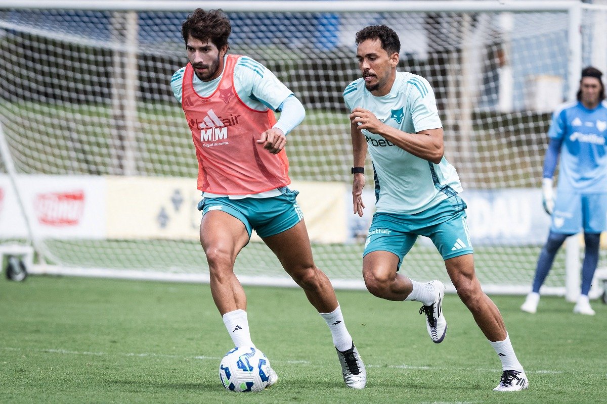 Jogadores do Cruzeiro durante treino na Toca da Raposa (foto: Gustavo Aleixo/Cruzeiro)