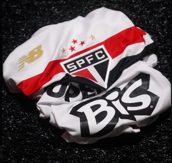 Camisa do São Paulo com a marca Bis estampada (foto: Divulgação / São Paulo)