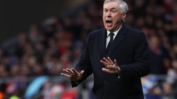 Carlo Ancelotti, técnico do Real Madrid, em classificação diante do Atlético de Madrid na Liga dos Campeões (foto: Thomas COEX / AFP)